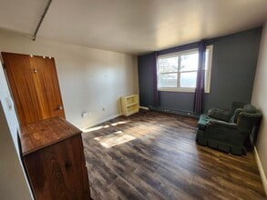 Building Photo - 609 Rothesay Ave