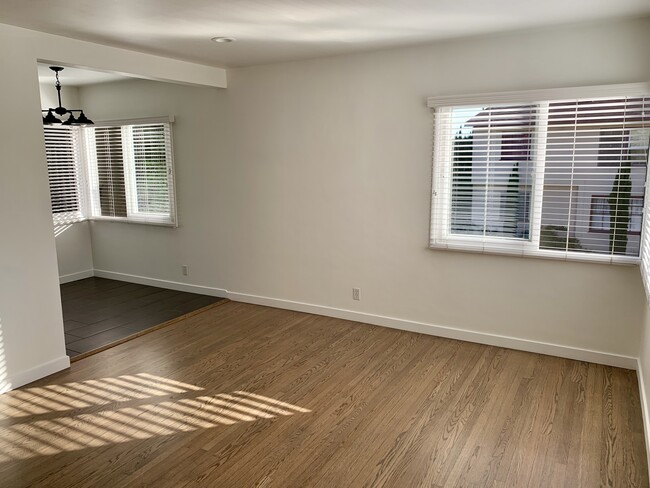 Living room - 3466 Glendon Ave