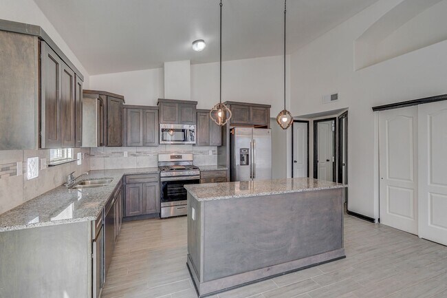 Foto del edificio - Modern Elegance Meets Comfort in This Pristine Eastside Home