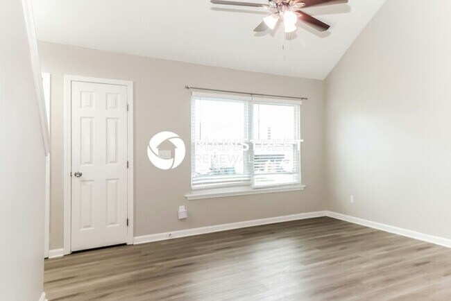 Foto del edificio - 3 Bedroom Pet-Friendly Home in LOUISVILLE,...