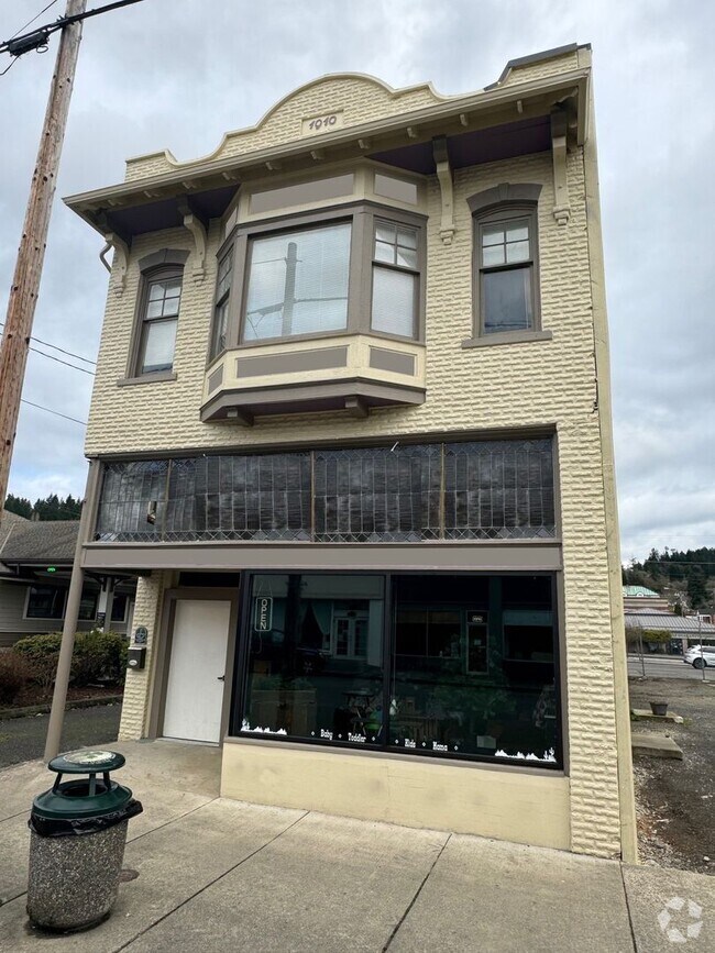 Building Photo - 242 NW Chehalis Ave