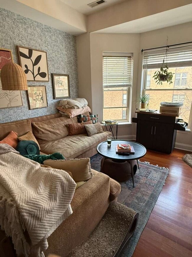 Foto del edificio - 807 W Lill Ave