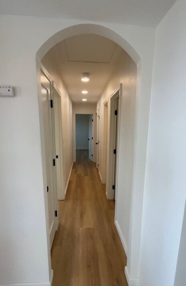 Building Photo - 4 bedrooms 2 baths home by Bay Park.