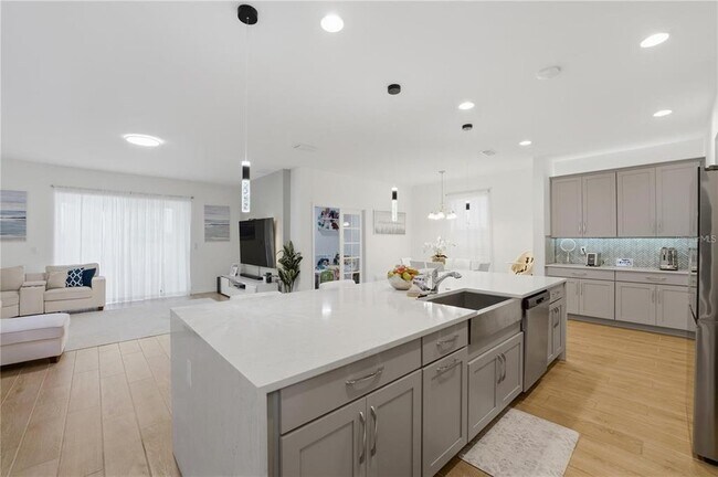 Foto del edificio - 6825 Wilson Hammock Ave
