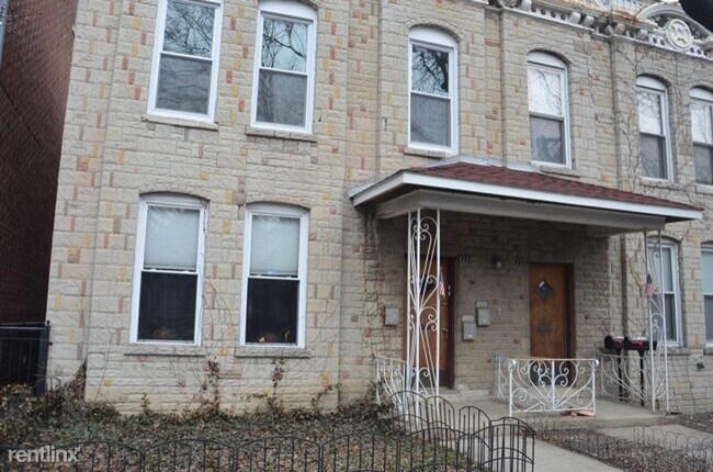 Foto del edificio - 2224 W Medill Ave