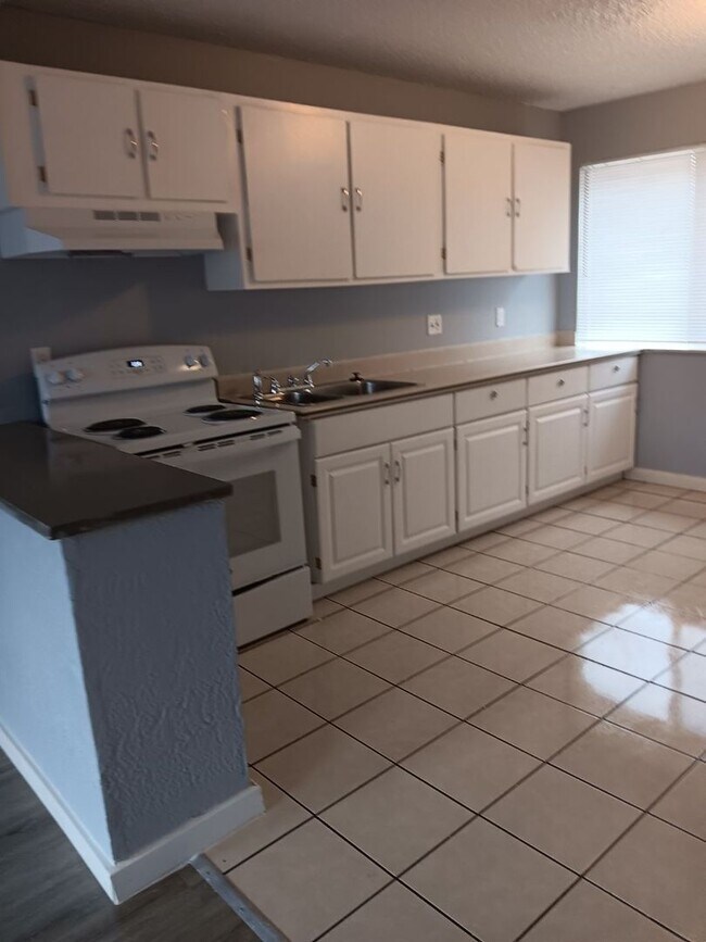 Building Photo - 15UTI978