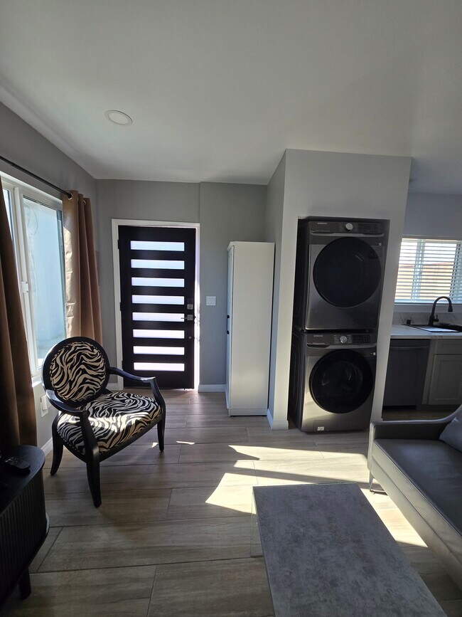 Foto del edificio - 2504 El Sol Ave