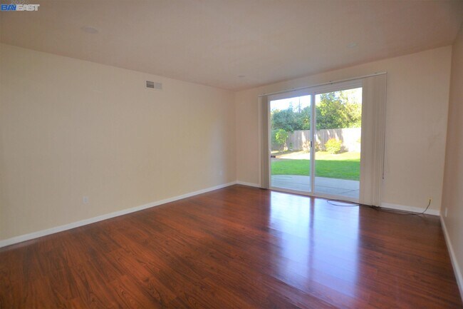 Foto del edificio - 36612 Oak St