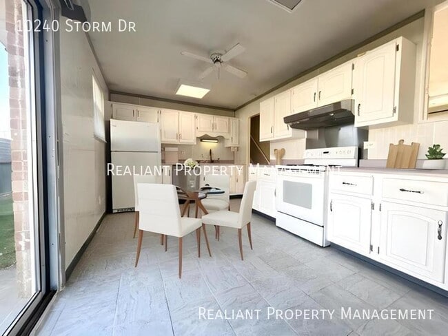 Building Photo - 10240 Storm Dr