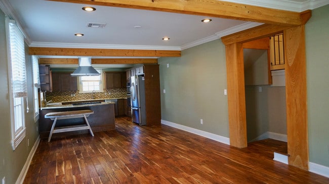 Building Photo - Gorgeous Split Level Home