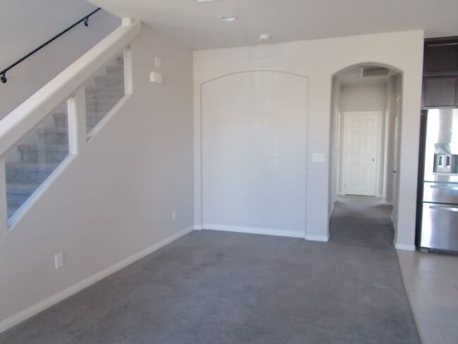 Foto del edificio - Modern Tri-Level Home with Spacious Layout...