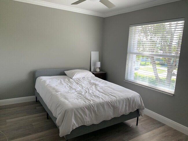 Foto del edificio - 13762 Creston Pl