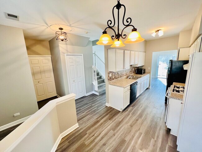 Building Photo - 925 Sheridan Cir