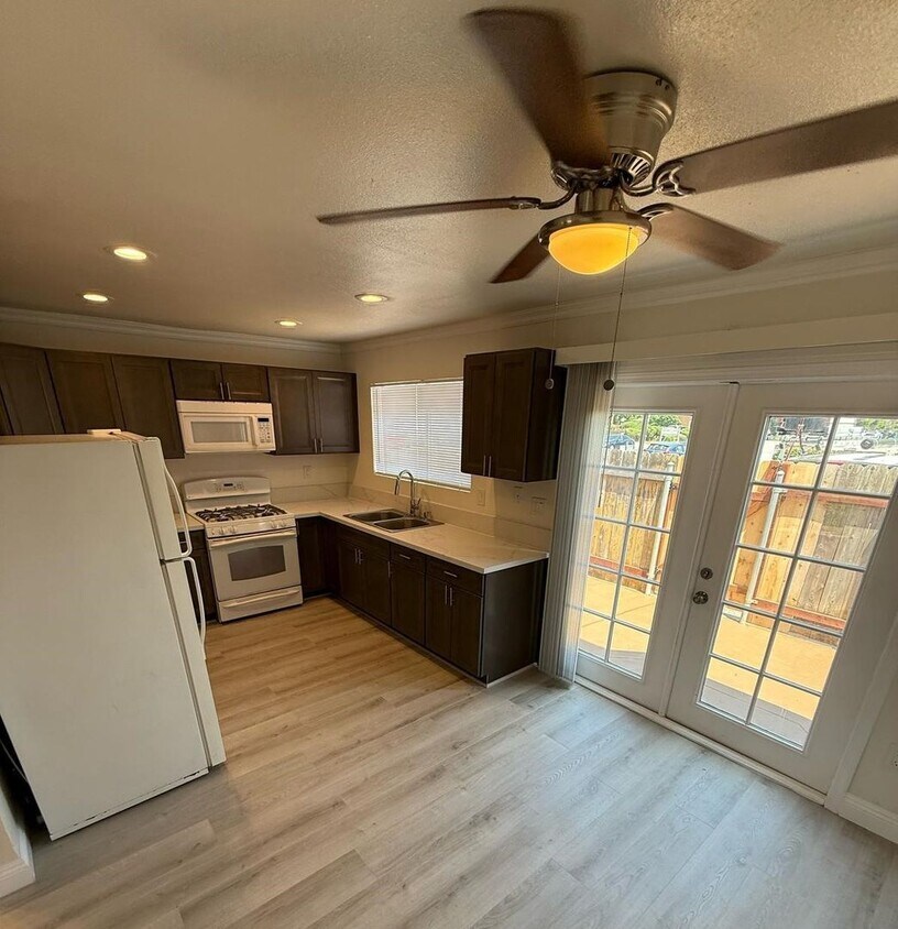 Foto principal - 2 bedroom 1.5 Bath Upgraded Townhome