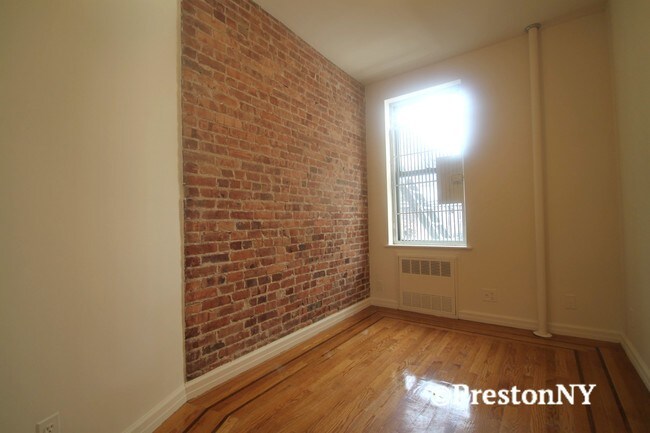 Building Photo - 437 W 44th St