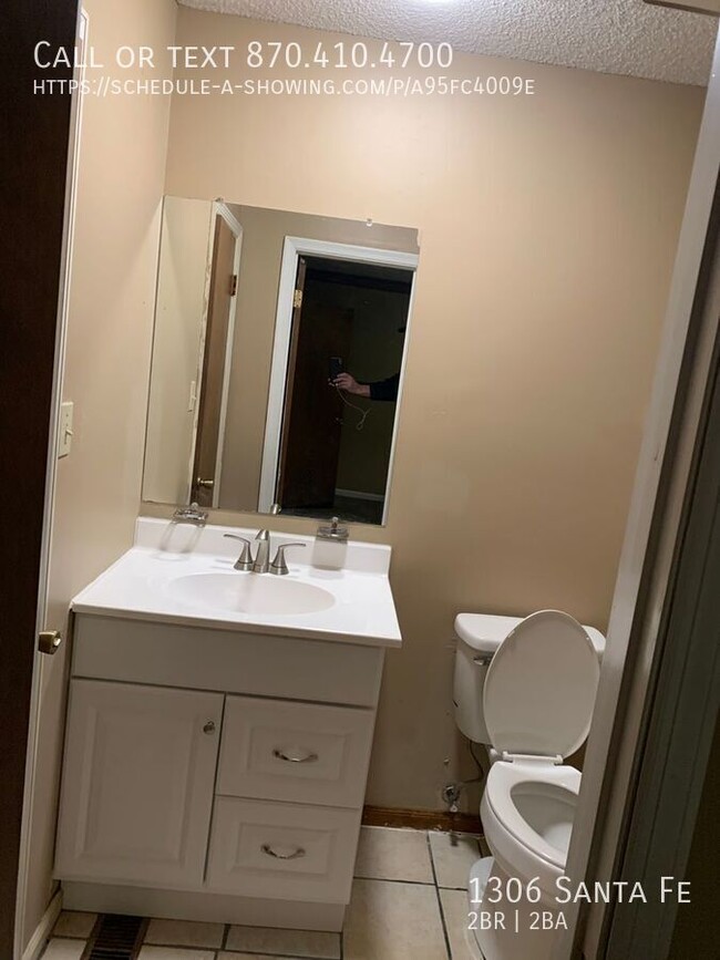 Building Photo - Spacious 3 bedroom, 2 bath townhouse with ...