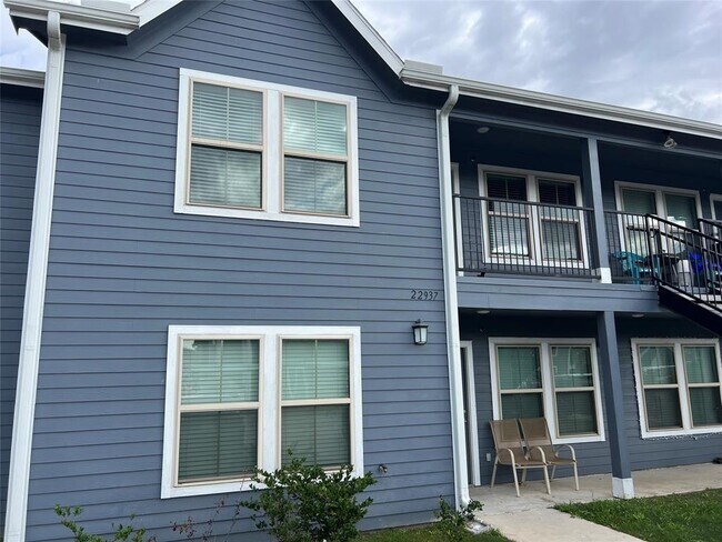 Foto del edificio - 22941 Birnam Wood Blvd