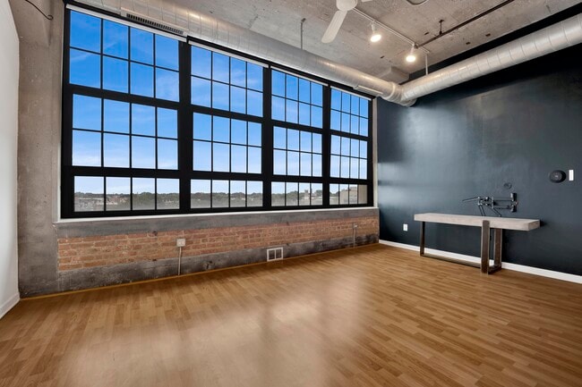 Foto del edificio - 3963 W Belmont Ave