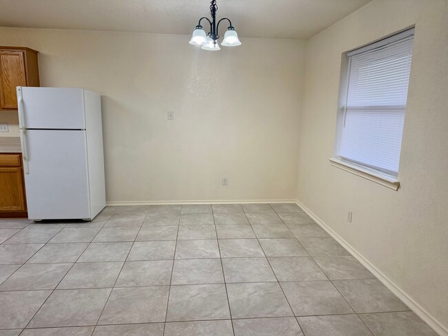 Foto del edificio - 1215 E Avenue H