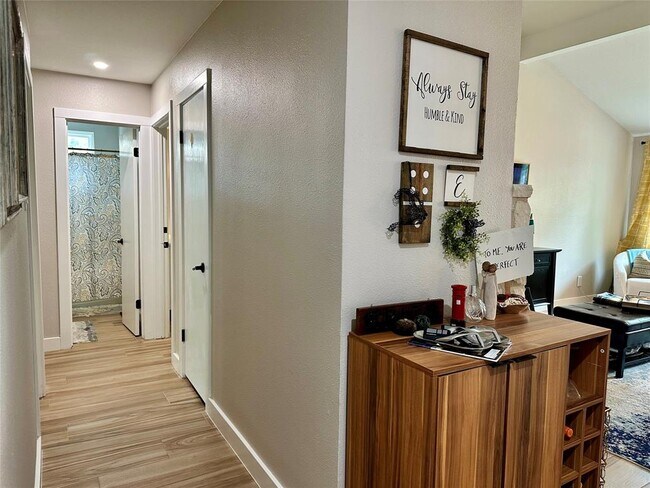 Foto del edificio - 2715 Alderwood Dr