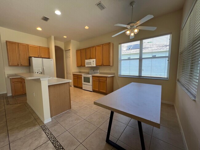 Foto del edificio - 417 SW Blue Spring Ct