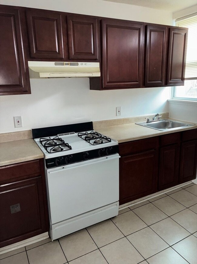 Foto del edificio - 2710 W Franklin St