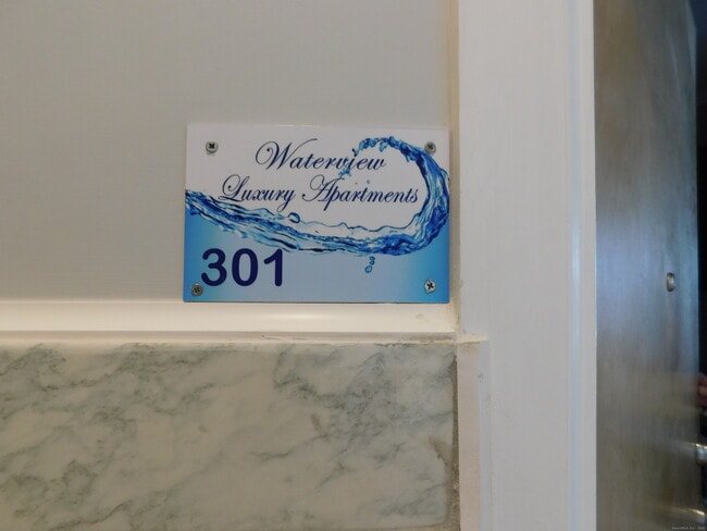 Building Photo - 53-57 Bank St