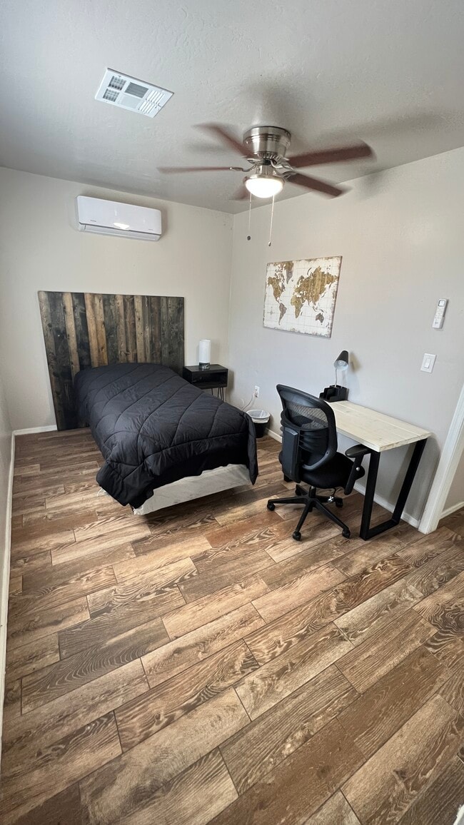 Building Photo - 3645 W Hadley St