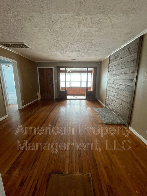 Foto del edificio - 1011 E 37th St