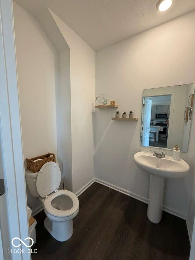 Foto del edificio - 6301 Rhinecliff Dr