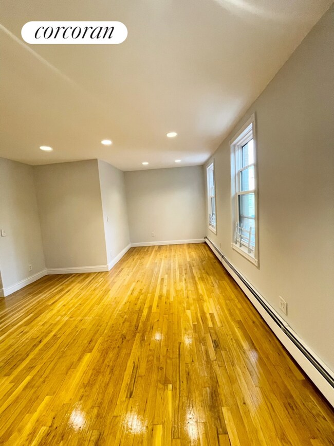 Foto del edificio - 135 Putnam Ave