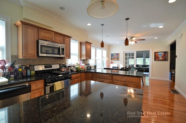 Building Photo - 222 Winchester St