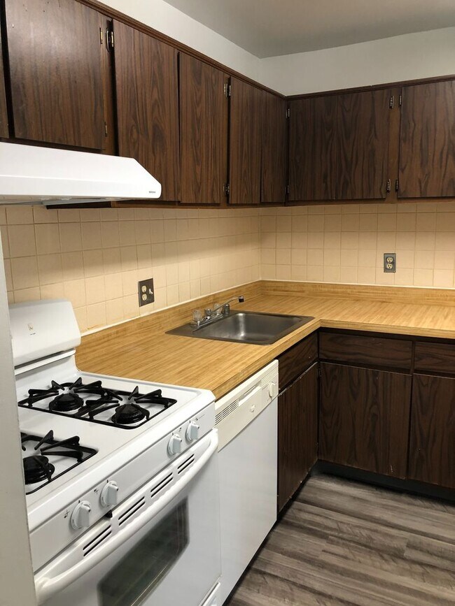 Building Photo - Charming 2 Bedroom Condo in Gwynn Oak!