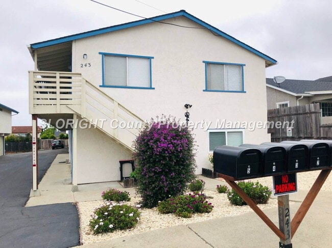 Building Photo - AVAILABLE Now - 2 Bedroom, 1 Bath Grover Beach Apartment
