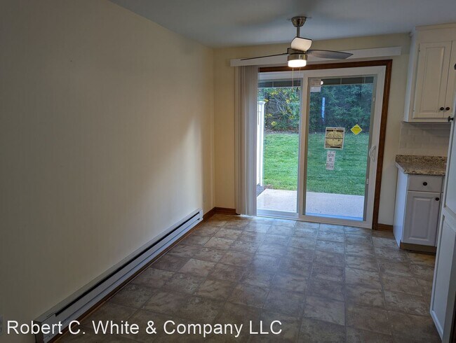 Building Photo - 2 br, 1.5 bath House - 400 North Main Stre...