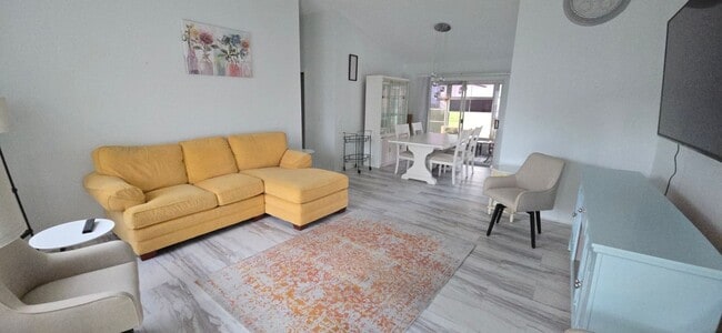 Building Photo - Village of Del Mar