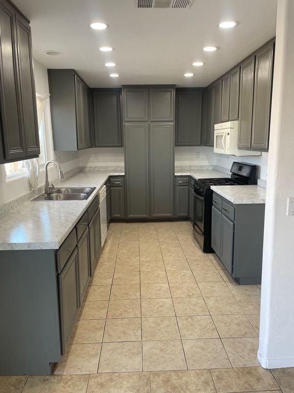 Foto del edificio - 16349 Appletree Ln