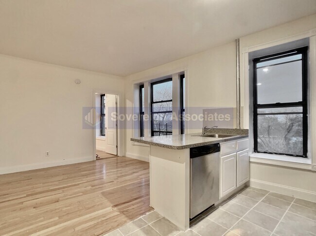 Building Photo - 631 Edgecombe Avenue