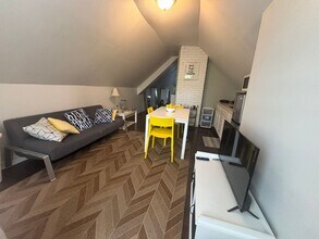 Building Photo - 11710 Buckingham Ave