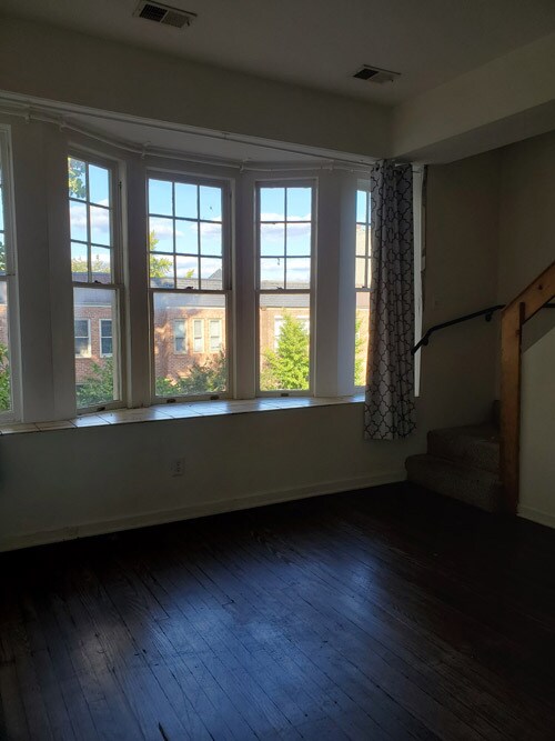 Foto del edificio - 1660 Park Rd NW