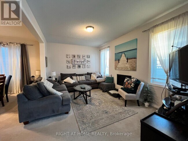 Photo du bâtiment - 529 Honeylocust Ave