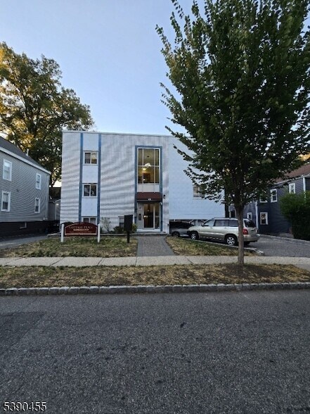 Building Photo - 43 Cottage St