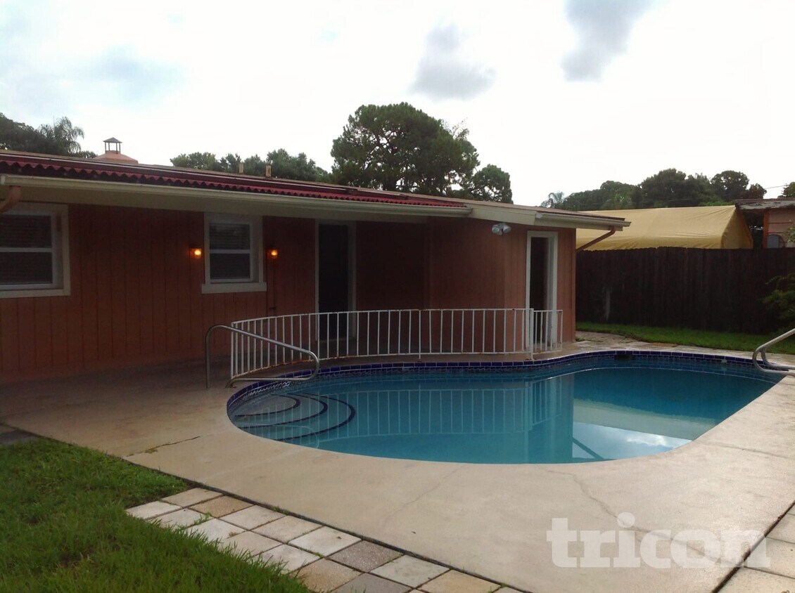 Building Photo - 3642 Dover Dr