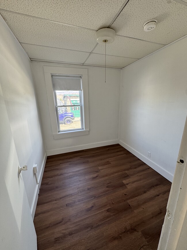 Middle Bedroom - 320 State St