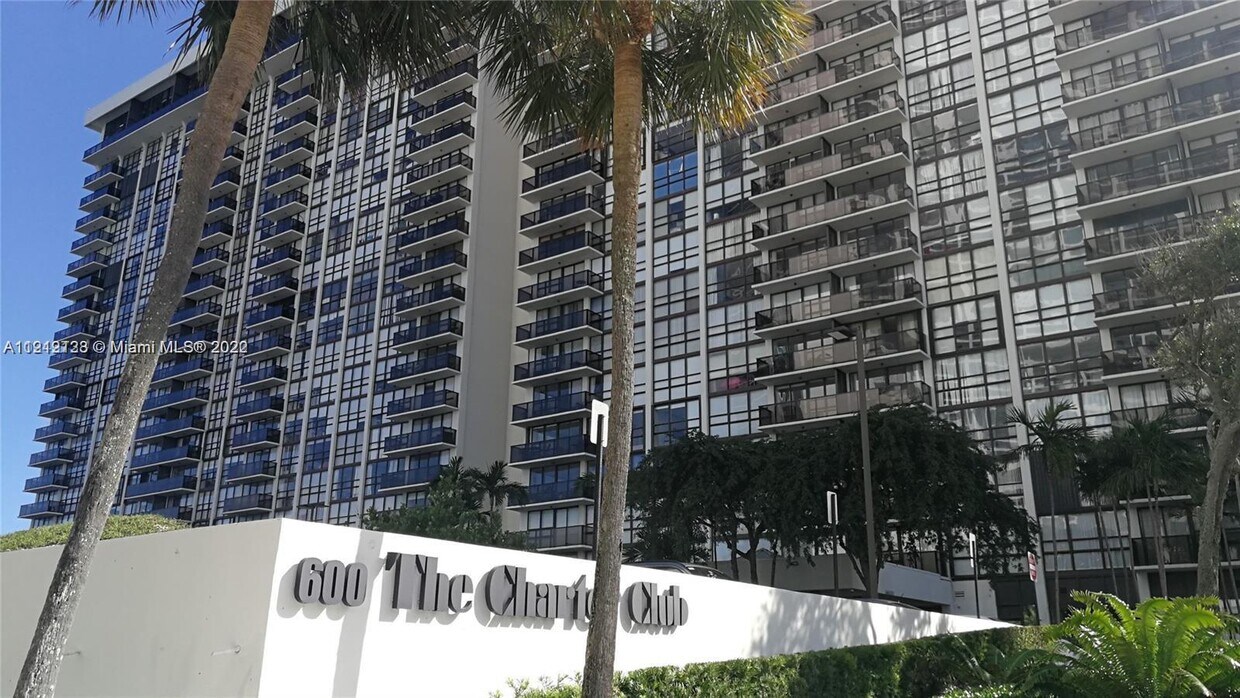 Foto principal - 600 NE 36th St