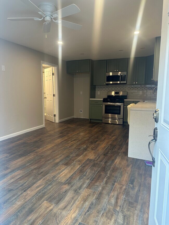Living room/ kitchen - 528 San Miguel Dr