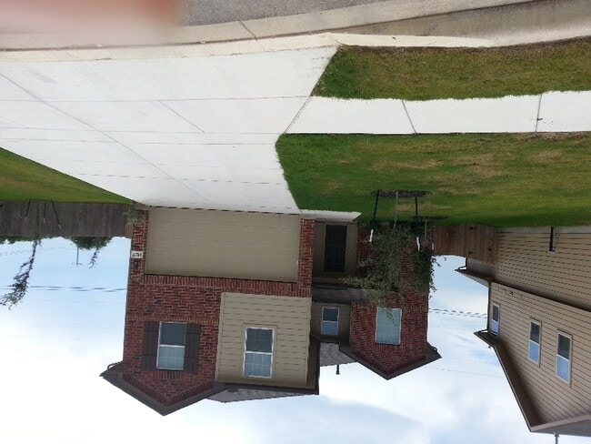 Building Photo - 10237 Metz Vly
