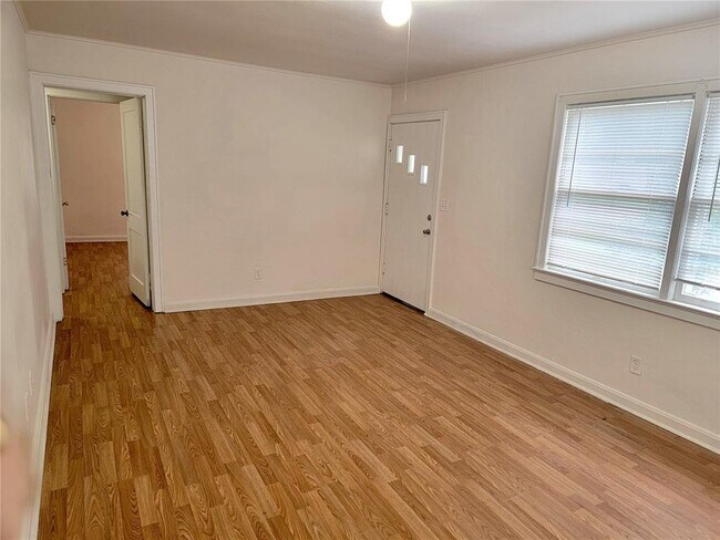 Foto del edificio - 212 Husson Ave