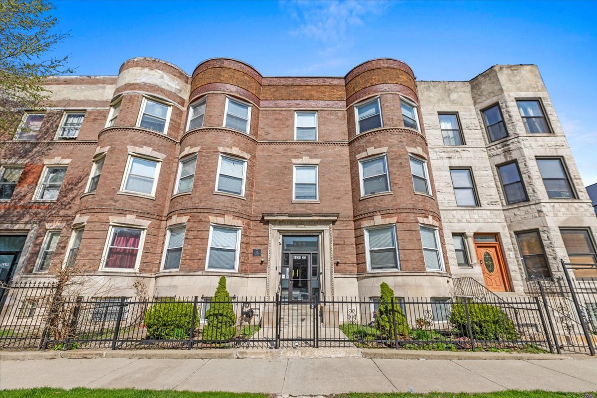 Foto principal - 4421 S Prairie Ave