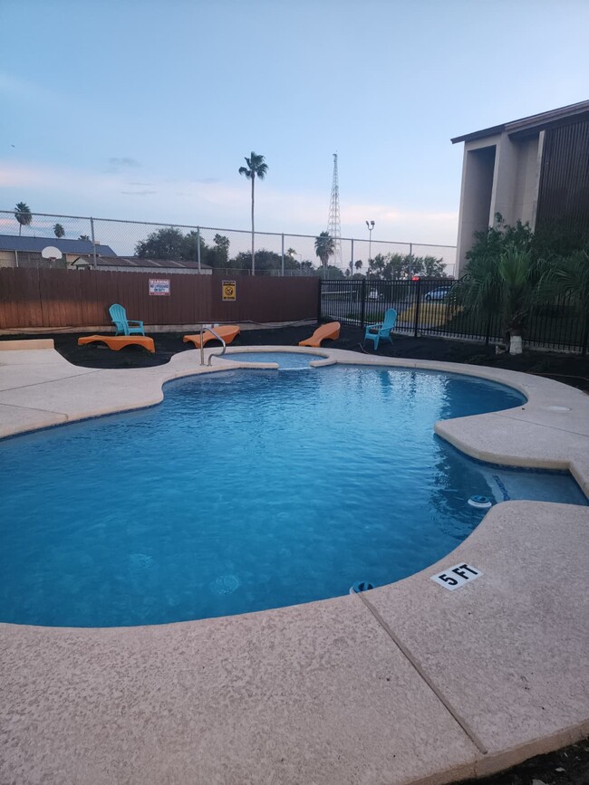 Foto del edificio - 305 Calle Amistosa